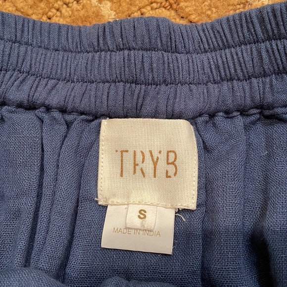 TryB Embroided tulip skirt. Size small - Picture 3 of 5